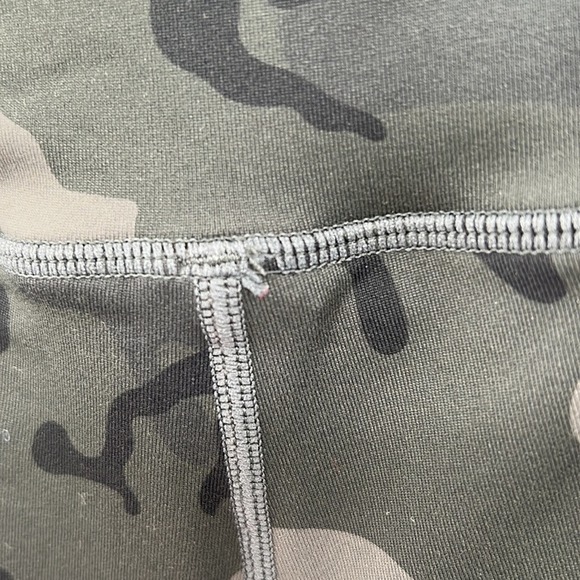 Zyia Active Utility Hi-Rise 7/8 Camo Leggings - Green Camo - 2 - Picture 6 of 8